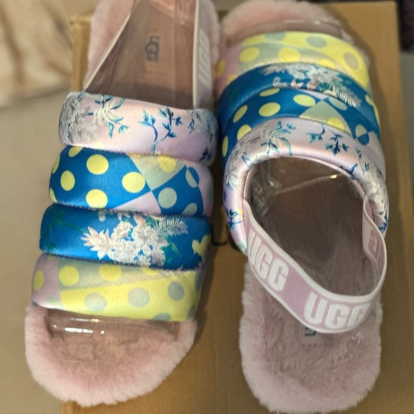 Ugg Puff Yeah Floral . Gently loved. Worn once or twice. - Picture 2 of 3